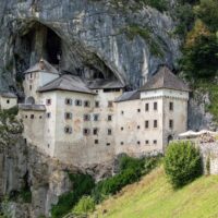 Guía completa: Cueva Postojna y Castillo Predjama, visita, entradas y experiencia