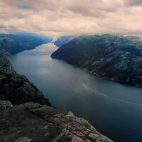 Descubre Preikestolen: La impresionante roca del púlpito en Noruega