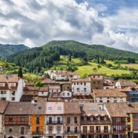 Descubre los 12 pueblos bonitos de Cantabria Oriental con mapa