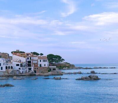 descubre los 10 lugares imprescindibles que ver en calella de palafrugell