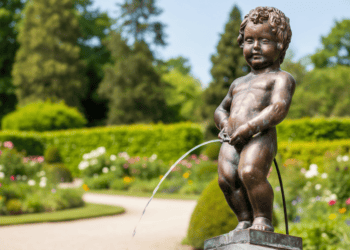 Manneken Pis Bruselas: Guía y Curiosidades