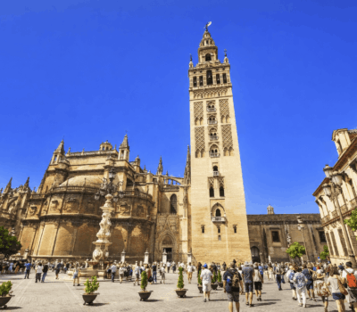 our por el Alcázar, la Catedral y la Giralda