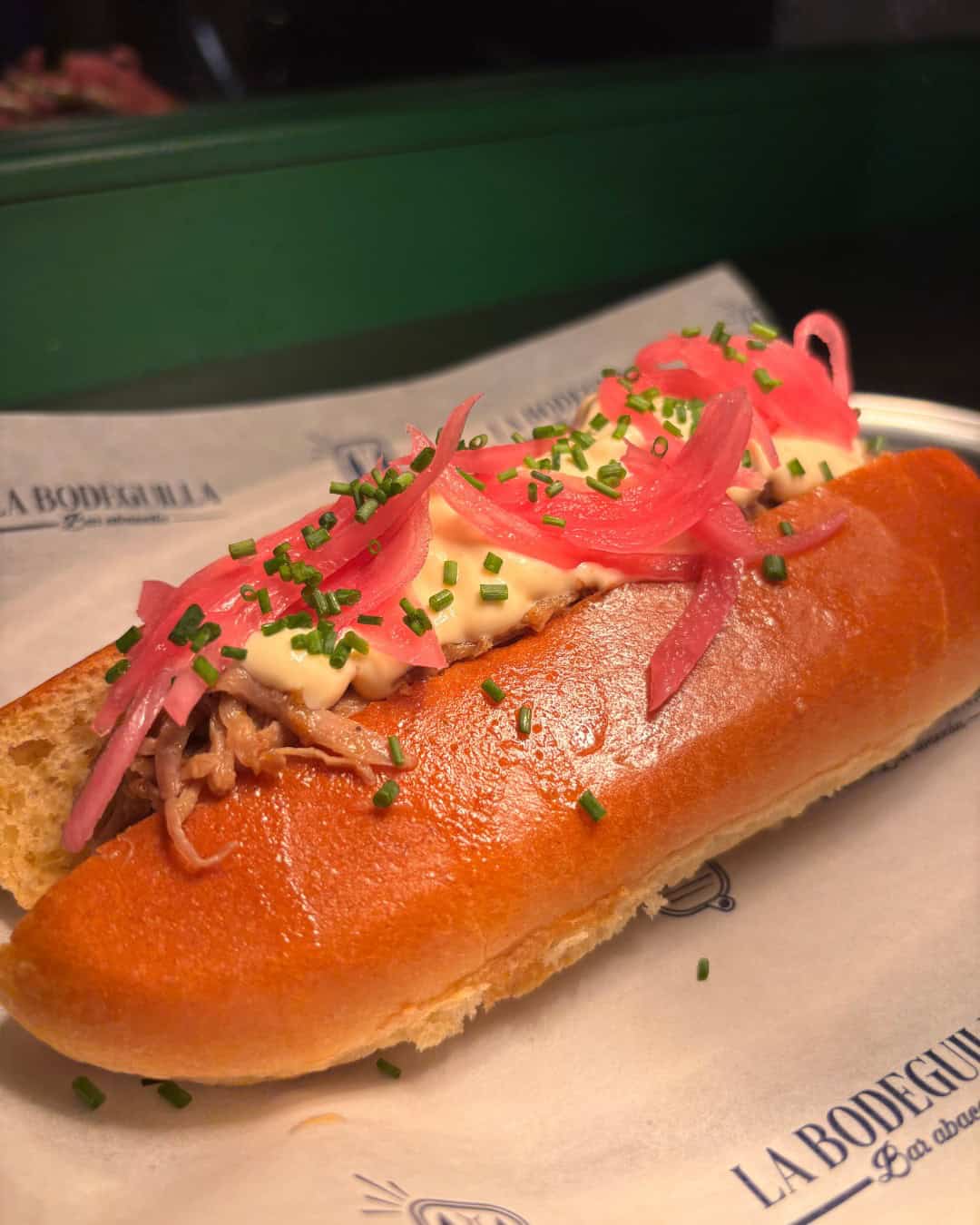 Pulled pork casero de La Bodeguilla de Motilla, carne tierna con toque ahumado