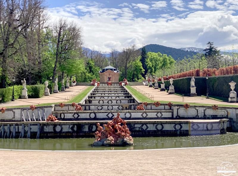 Jardines barrocos del Palacio Real de La Granja de San Ildefonso con fuentes monumentales