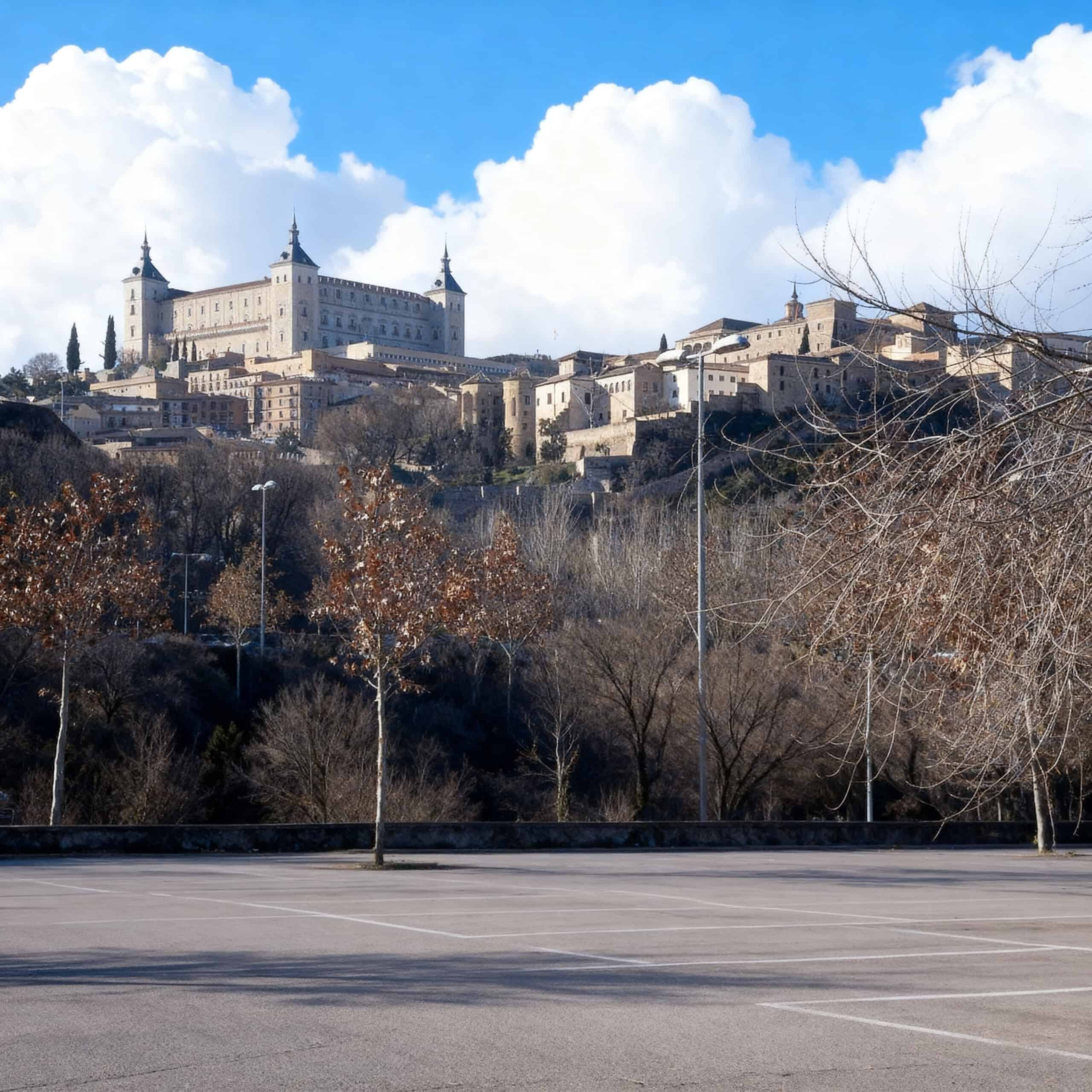 Dónde aparcar gratis en Toledo — vista panorámica del Casco Histórico con el río Tajo y el Alcázar