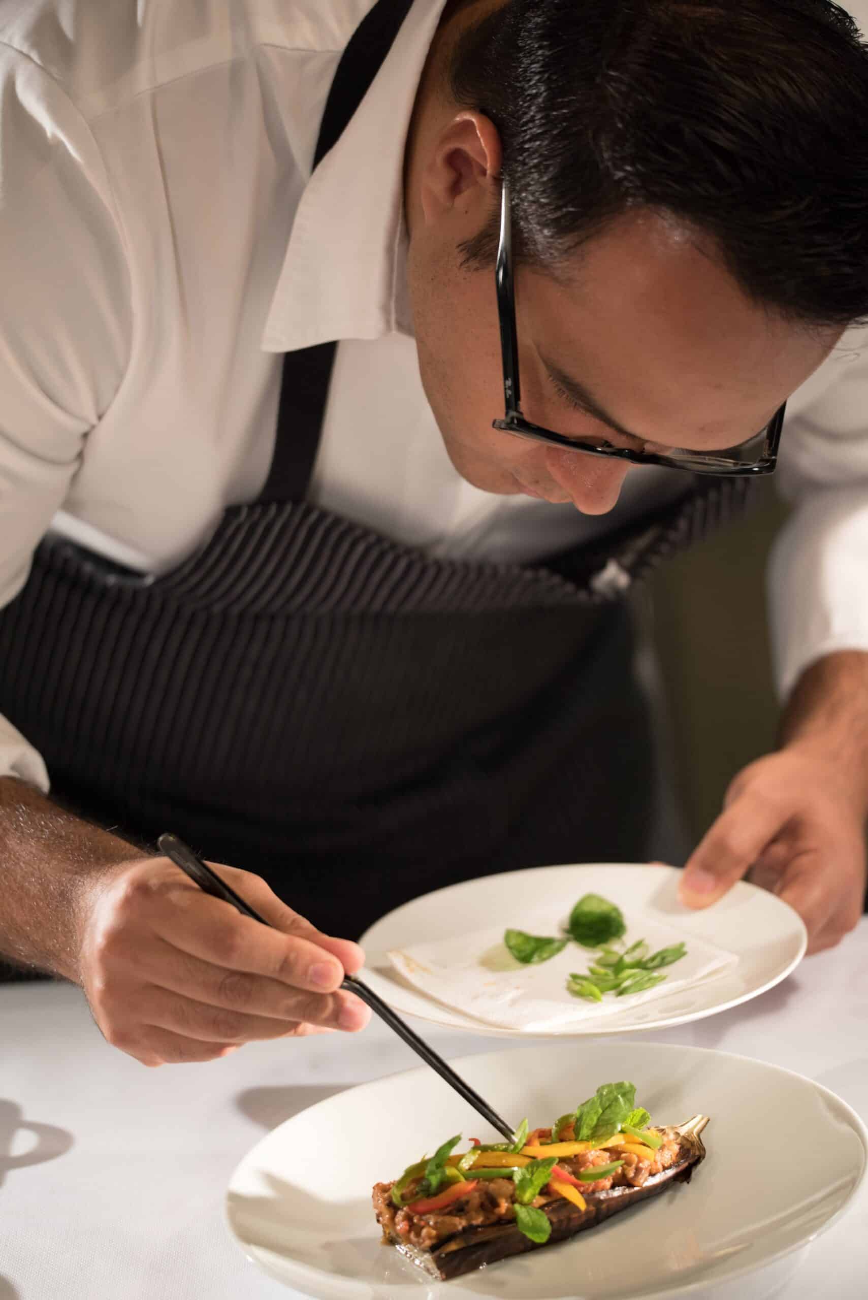 Emplatado artístico en restaurante Michelin de Madrid: la experiencia gastronómica comienza por los ojos