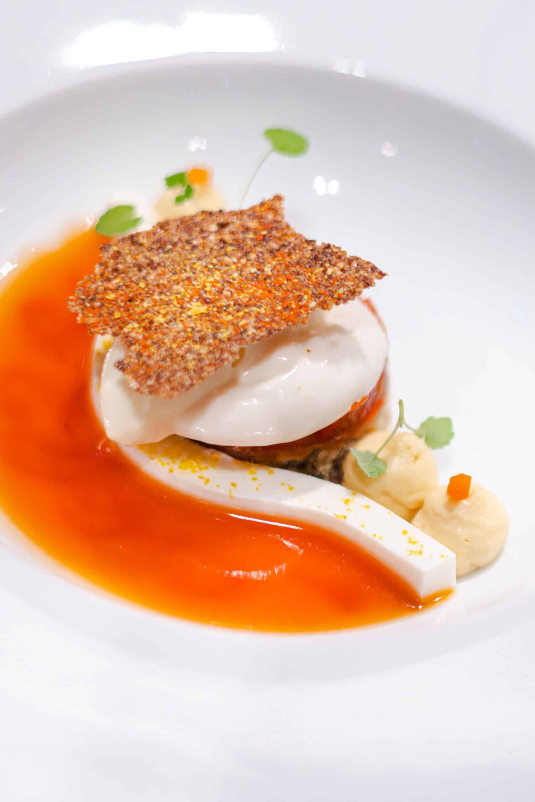 Chef gallego preparando un menú degustación en restaurante con Estrella Michelin