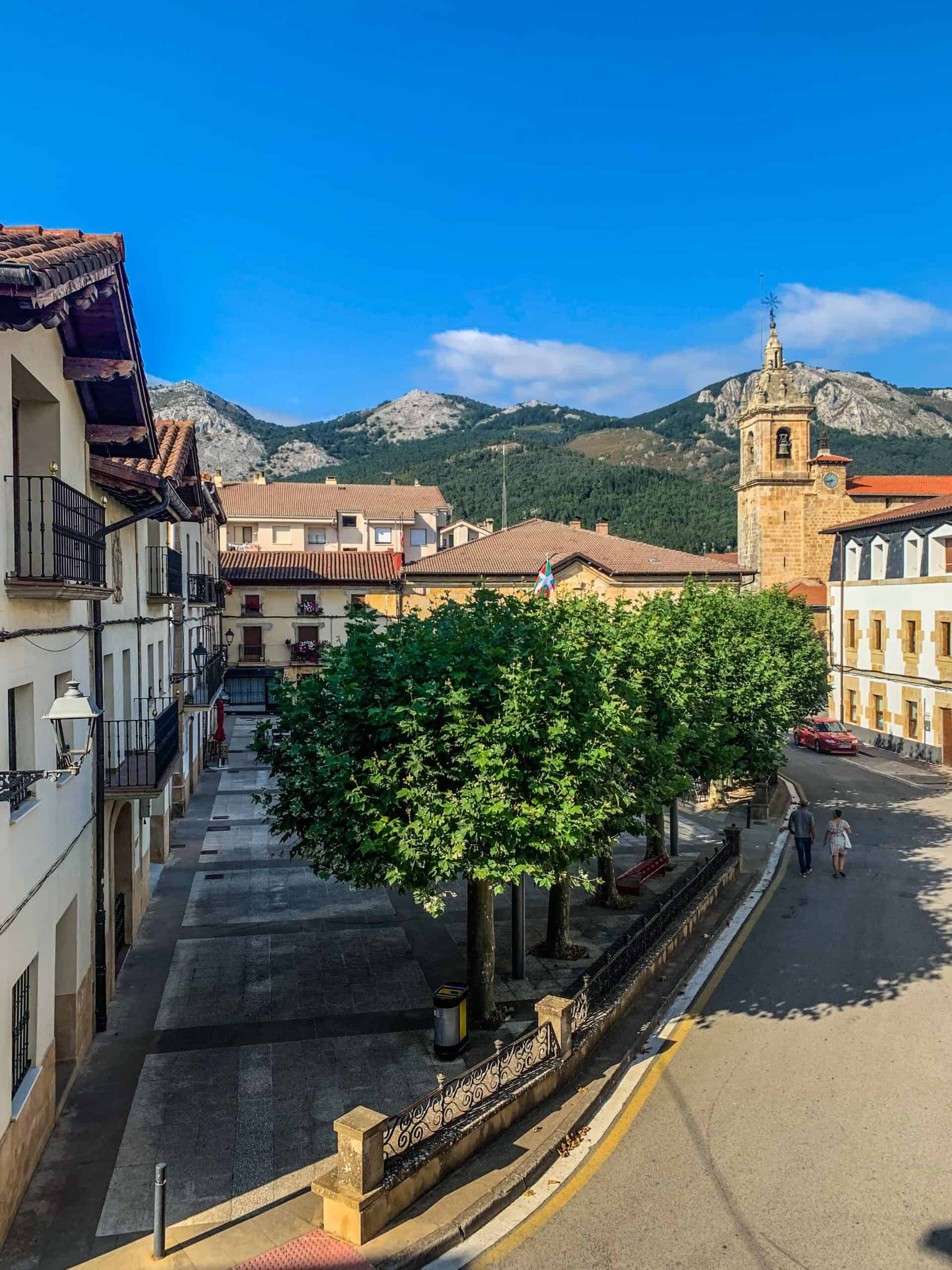 Casco histórico de La Alberca con calles empedradas y casas de entramado