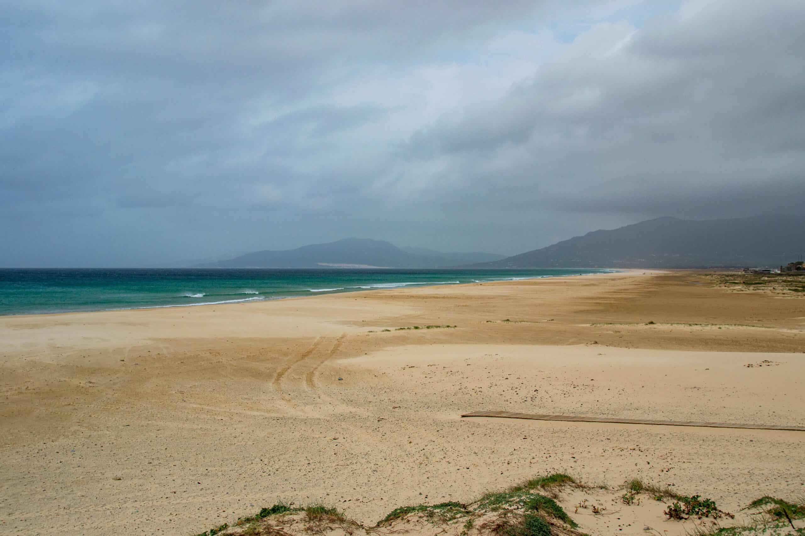 Kitesurf en las playas de Tarifa con viento de levante