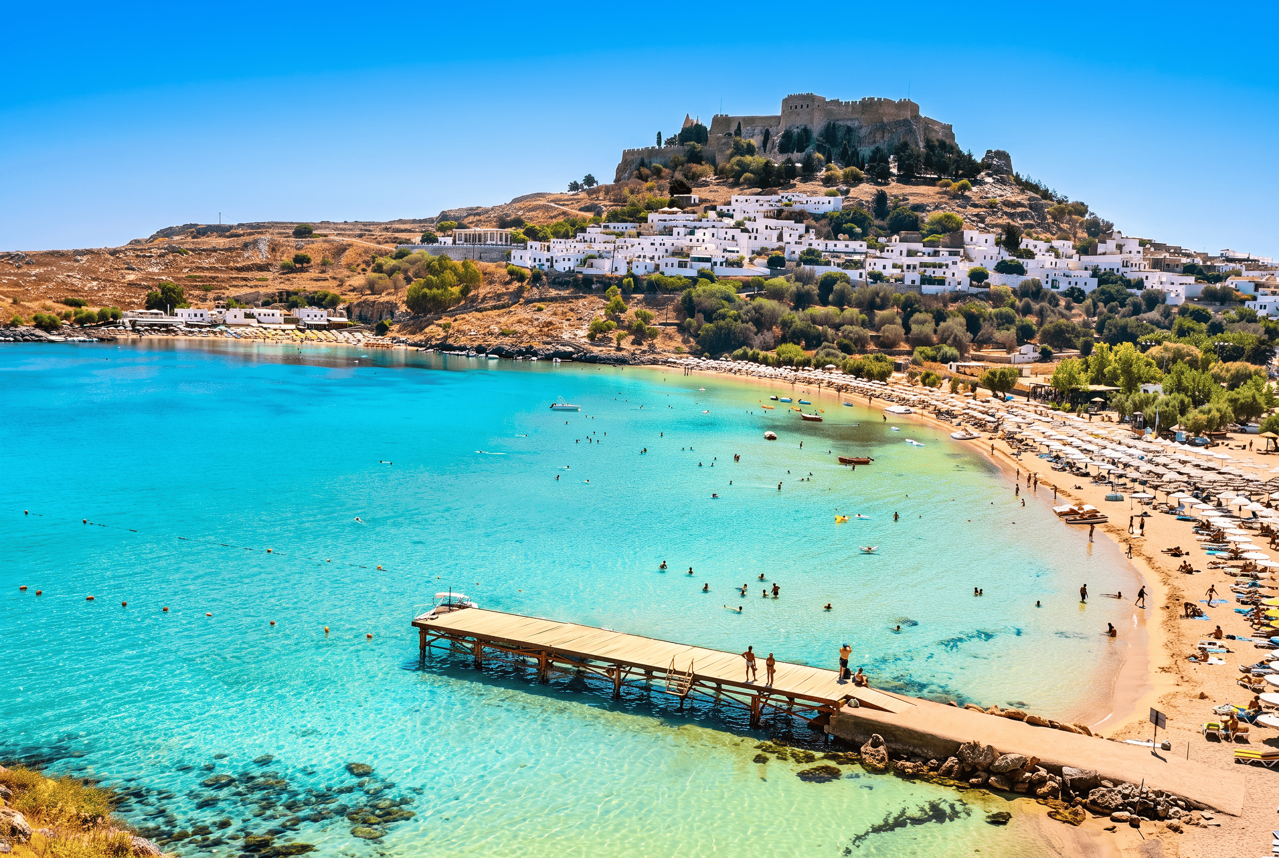 Acrópolis de Lindos con vistas al mar Egeo en Rodas