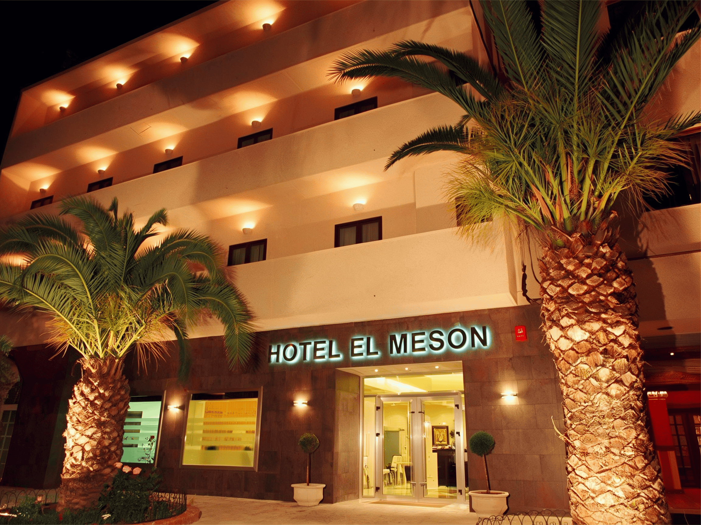 Hotel El Mesón en el centro de Torrijos (Toledo), sede del Restaurante La Calesa